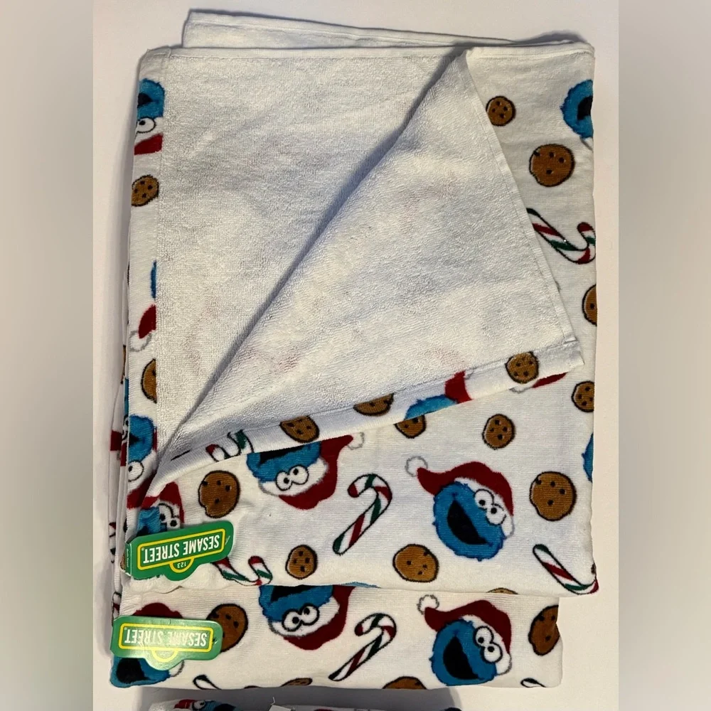 Sesame Street 4 Pc Santa Cookie Monster Towel Set (2Bath, 2Hand) NWT